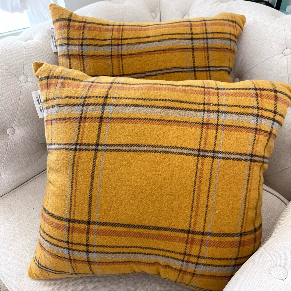 christmas decorations Pillow set NWT